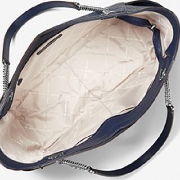 MICHAEL KORS
Jet Set Large Logo Shoulder Bag - Picture 4 of 16